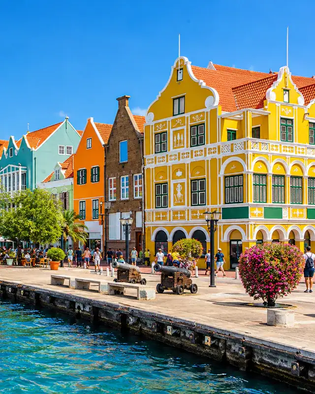 Colorful Dutch colonial buildings along Willemstad’s waterfront in Curaçao